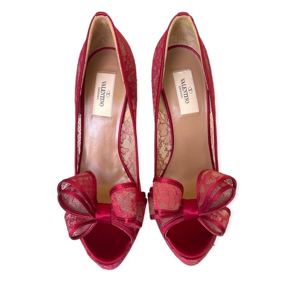 Valentino Garavani Red Bow Heels - Picture 6 of 11